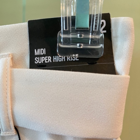 Ivory high-rise shorts - Picture 2 of 5